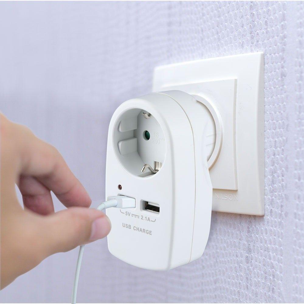 VT-1044 EU TYPE PLUG ADAPTER WITH EARTHING CONTACT & CHARGING INTERFACE-WHITE