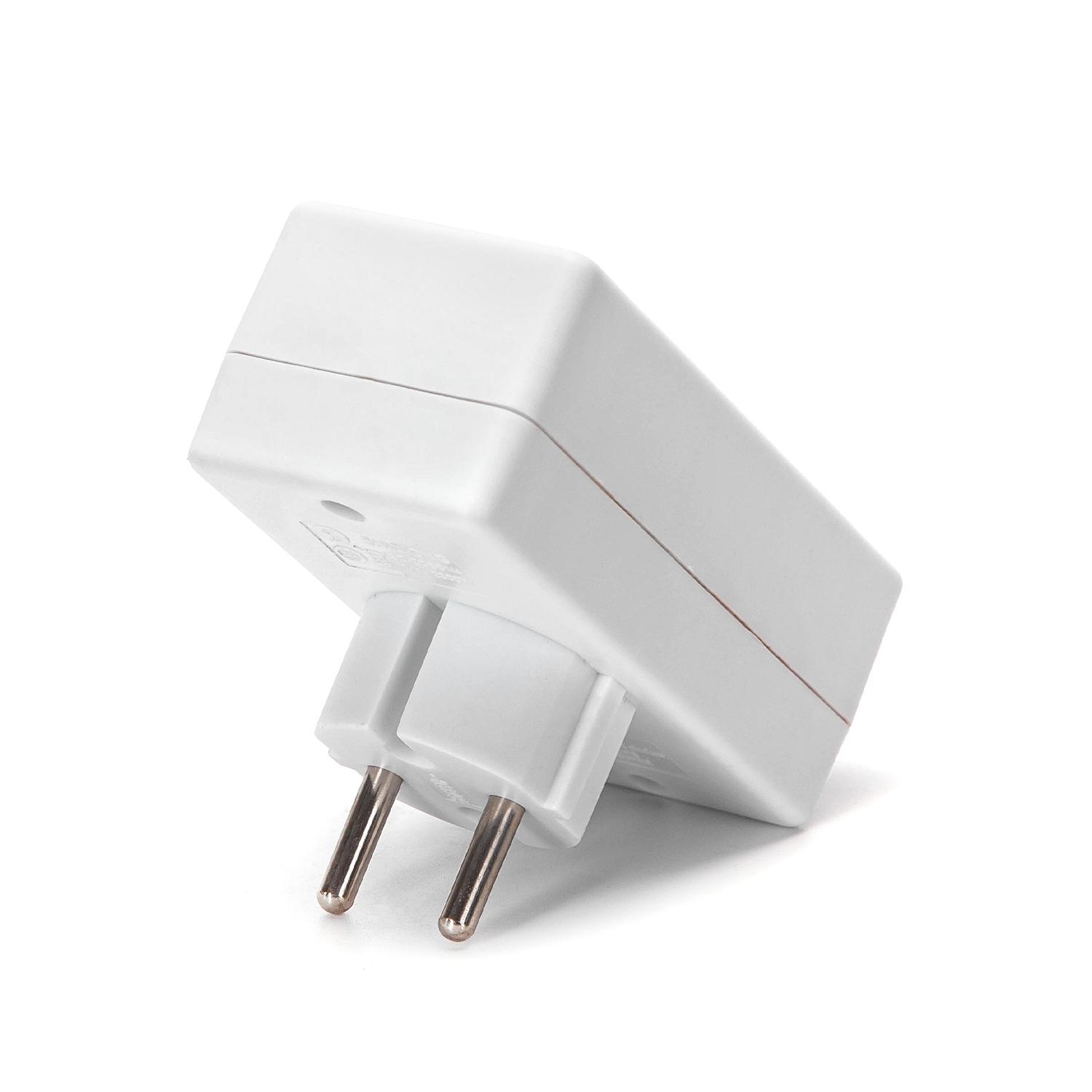 French 4-Way Adaptor (Without Switch) 2.5A White